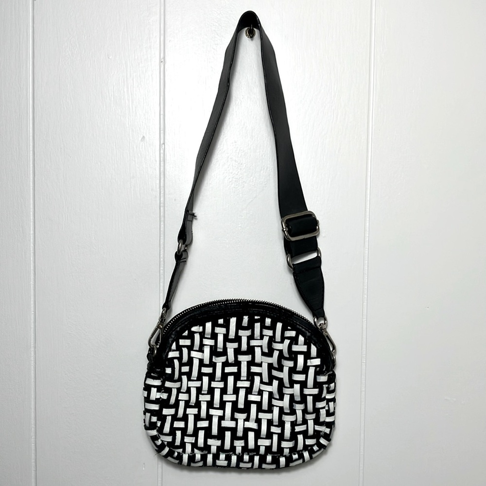 FREE PEOPLE PURSE MARBELLA CONVERTIBLE BELT BAG black‎ and white leather travel
